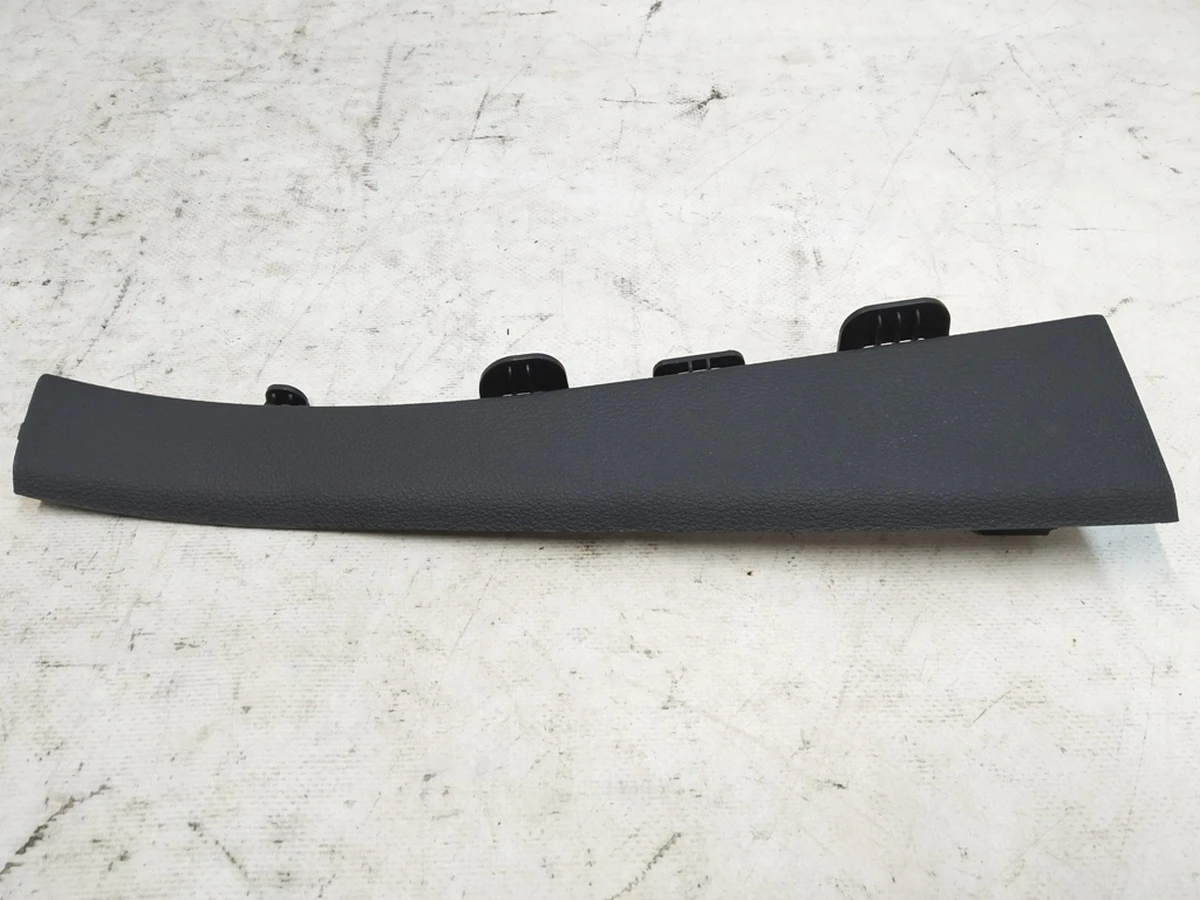 Облицювання стійки А середня ліва Audi Q7 4M0868203