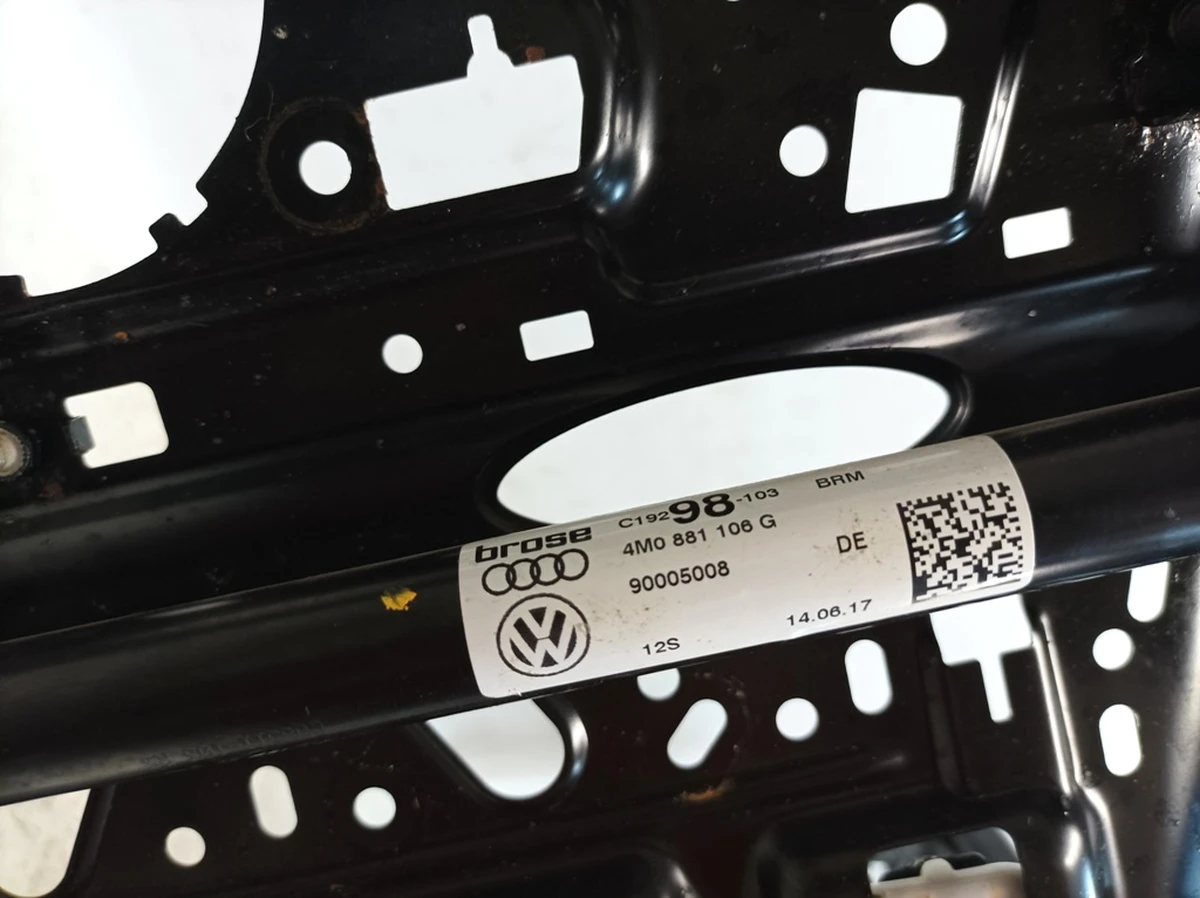 Front right seat frame assembly Audi Q7 4M0881046L