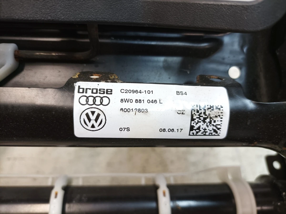 Front right seat frame assembly Audi Q7 4M0881046L