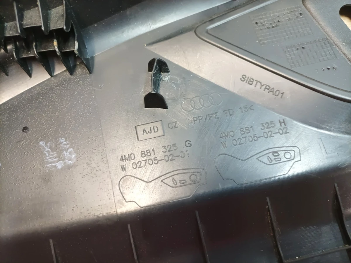 Облицювання каркаса водійського сидіння ліва Audi Q7 4M0881325G