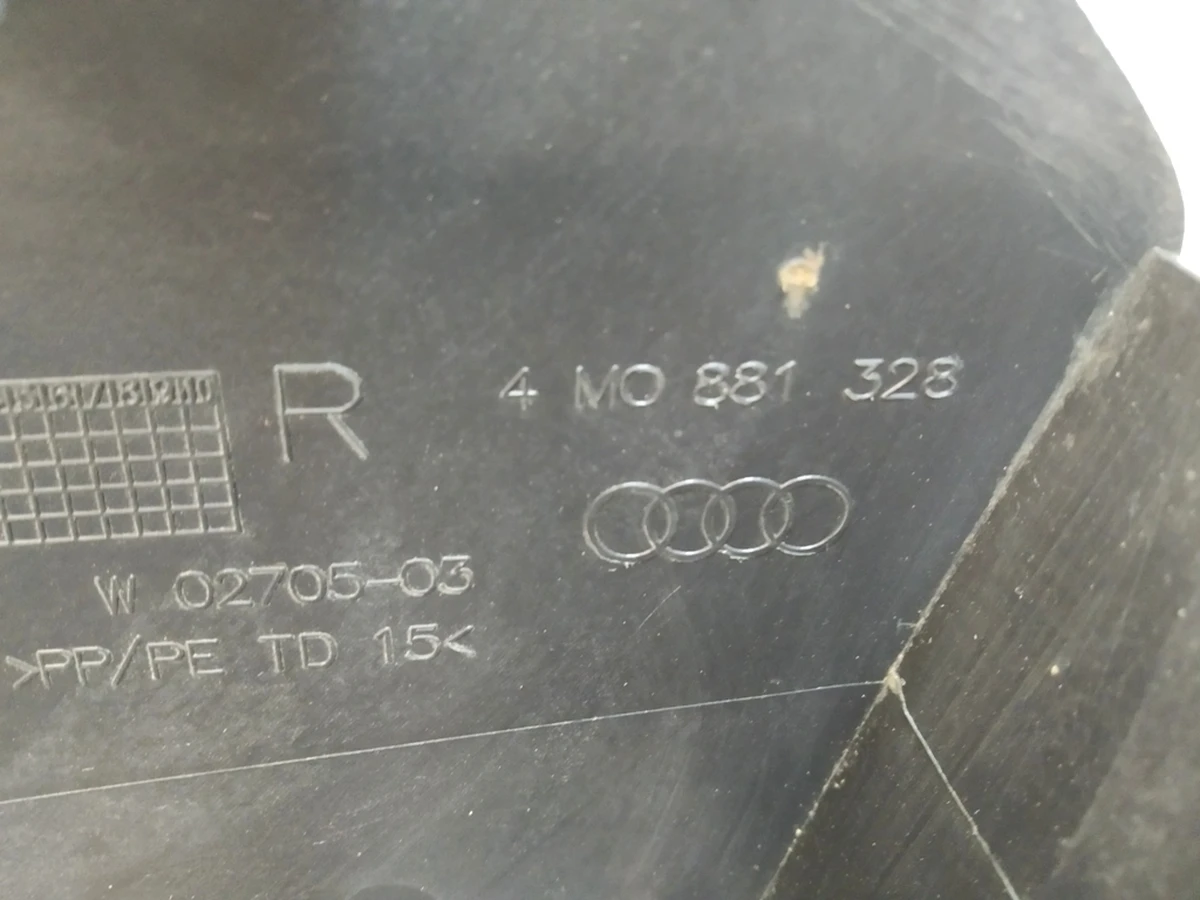 Облицювання каркаса сидіння пасажира внутрішня ліва Audi Q7 4M0881328