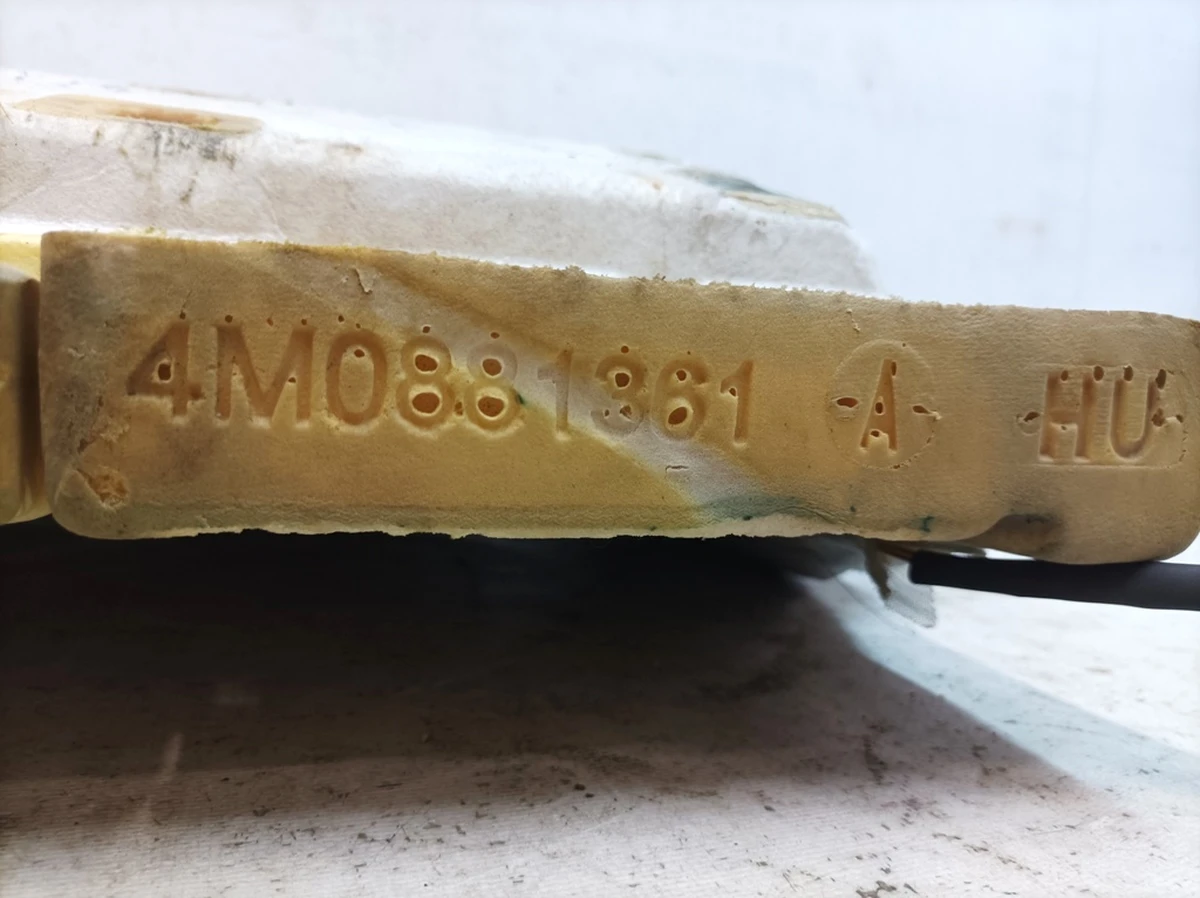 Наполнитель подушки сиденья переднего левого в сборе с подогревом повреждено Audi Q7 4M0881361A