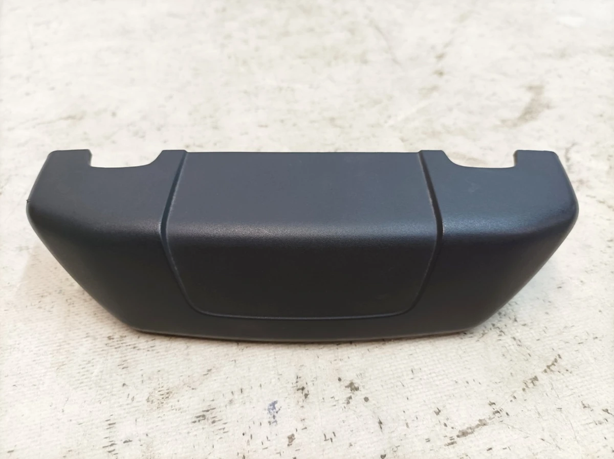 Накладка верха спинки сиденья правого левого Audi Q7 4M0881590K