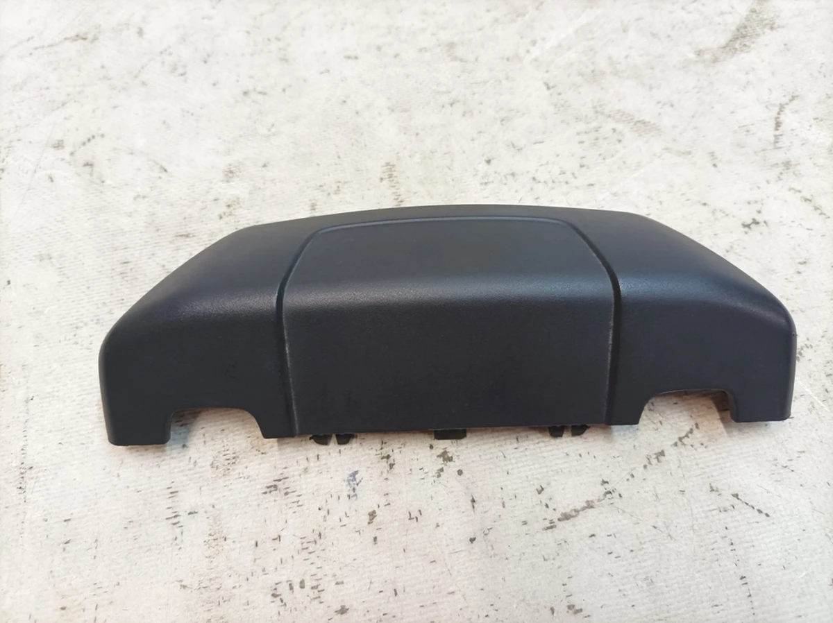 Накладка верха спинки сиденья правого левого Audi Q7 4M0881590K