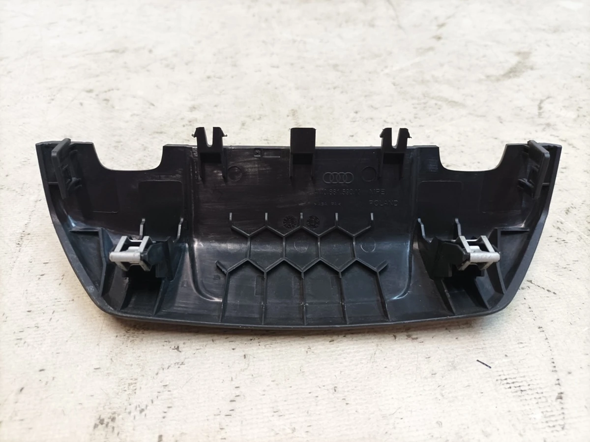 Накладка верха спинки сиденья правого левого Audi Q7 4M0881590K