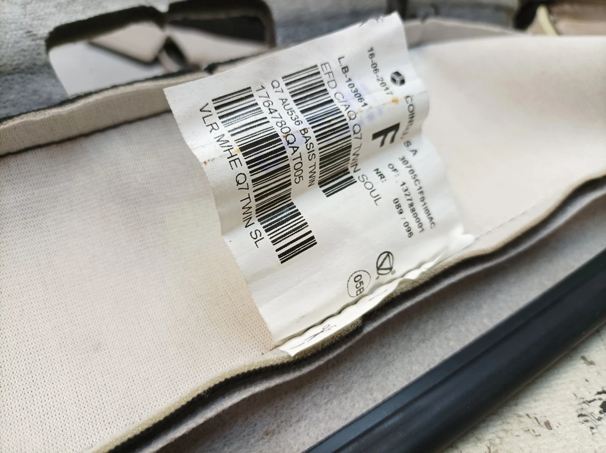 Оббивка спинки сидіння переднього правого шкіра/позов.шкіра QJH Twin soul з нагрівальним елементом з пошкодженням Audi Q7