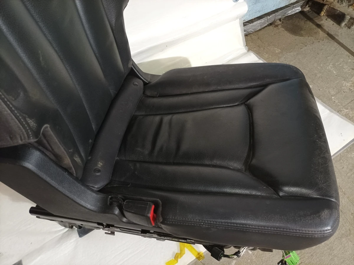 Seat 2nd row left leather/artificial leather with heating and headrest assembly QJH soul S-Line damaged Audi Q7 4M0883107A