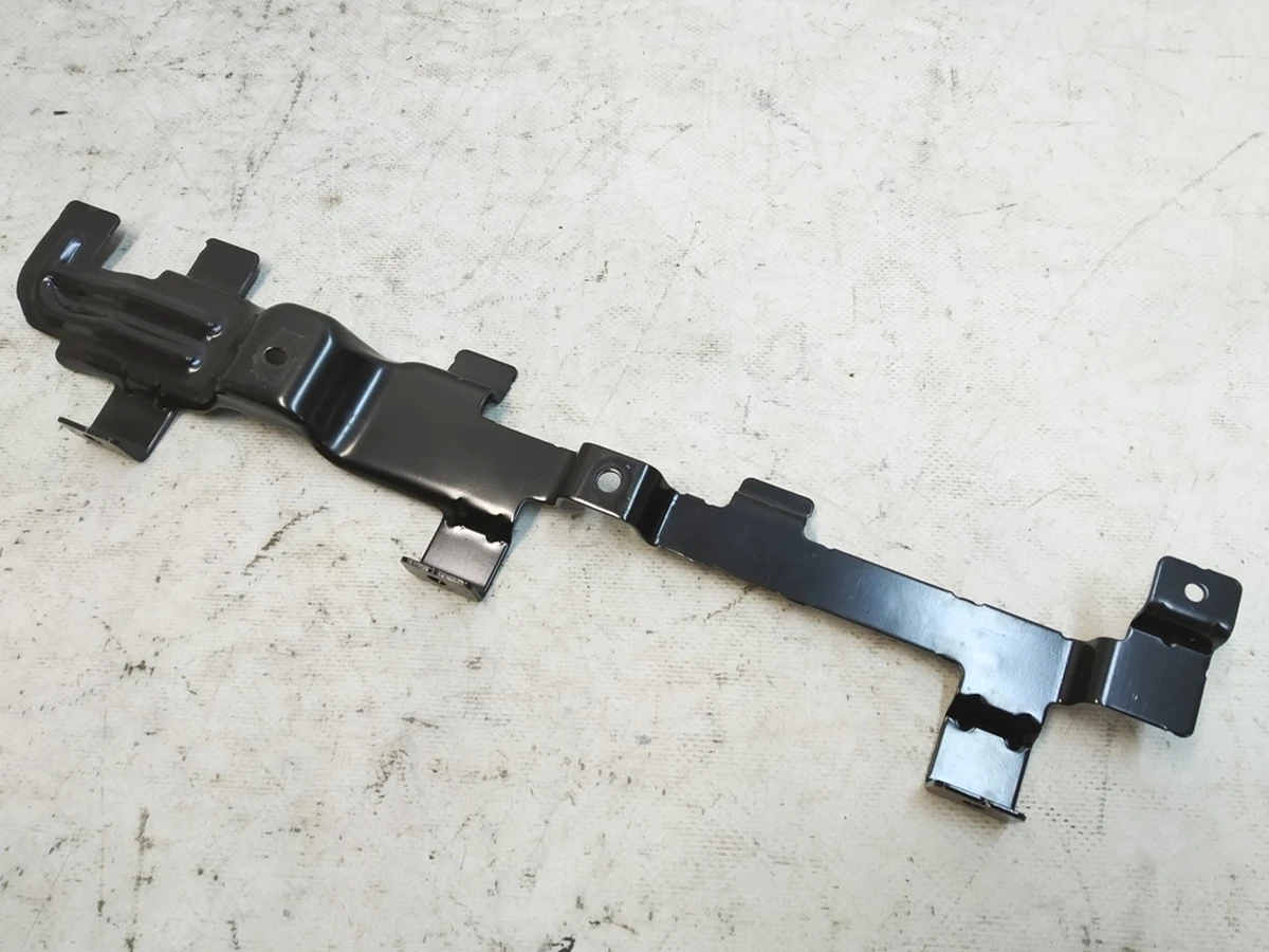 Кронштейн облицювання каркаса сидіння другого ряду Audi Q7 4M0883190