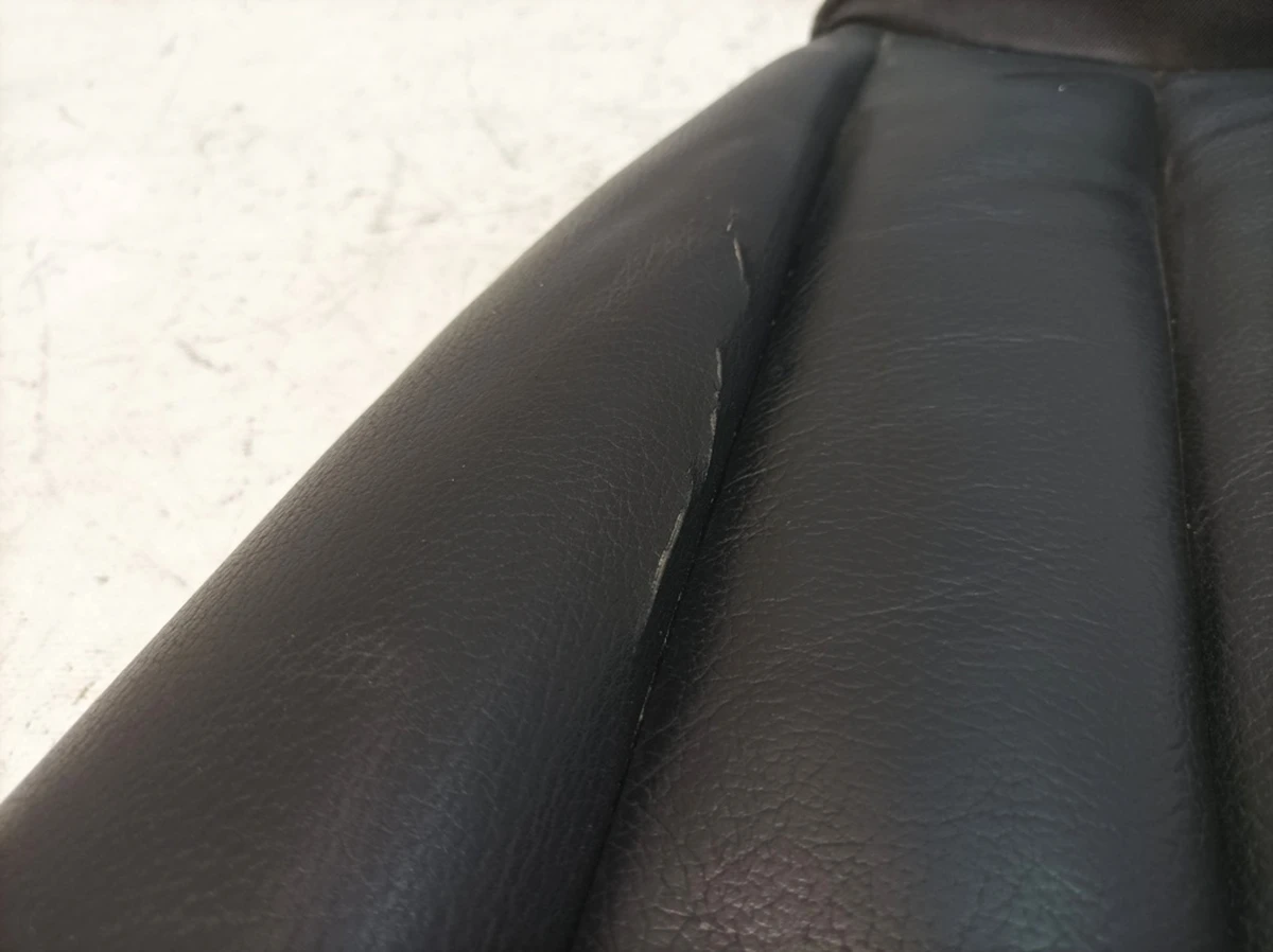 Оббивка подушки сидіння другого ряду права (шкіра/позов. шкіра) QJH soul з пошкодженням Audi Q7 4M0883406B