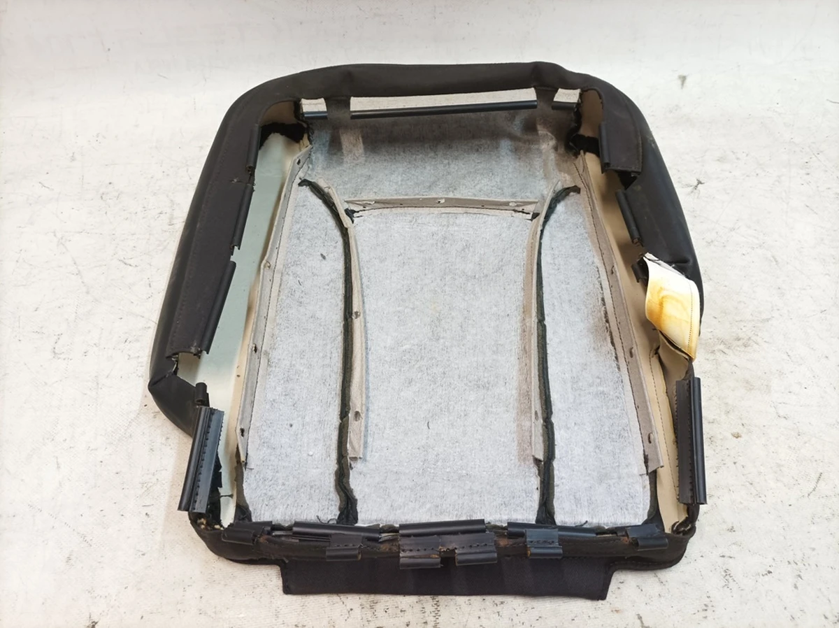 Оббивка подушки сидіння другого ряду права (шкіра/позов. шкіра) QJH soul з пошкодженням Audi Q7 4M0883406B