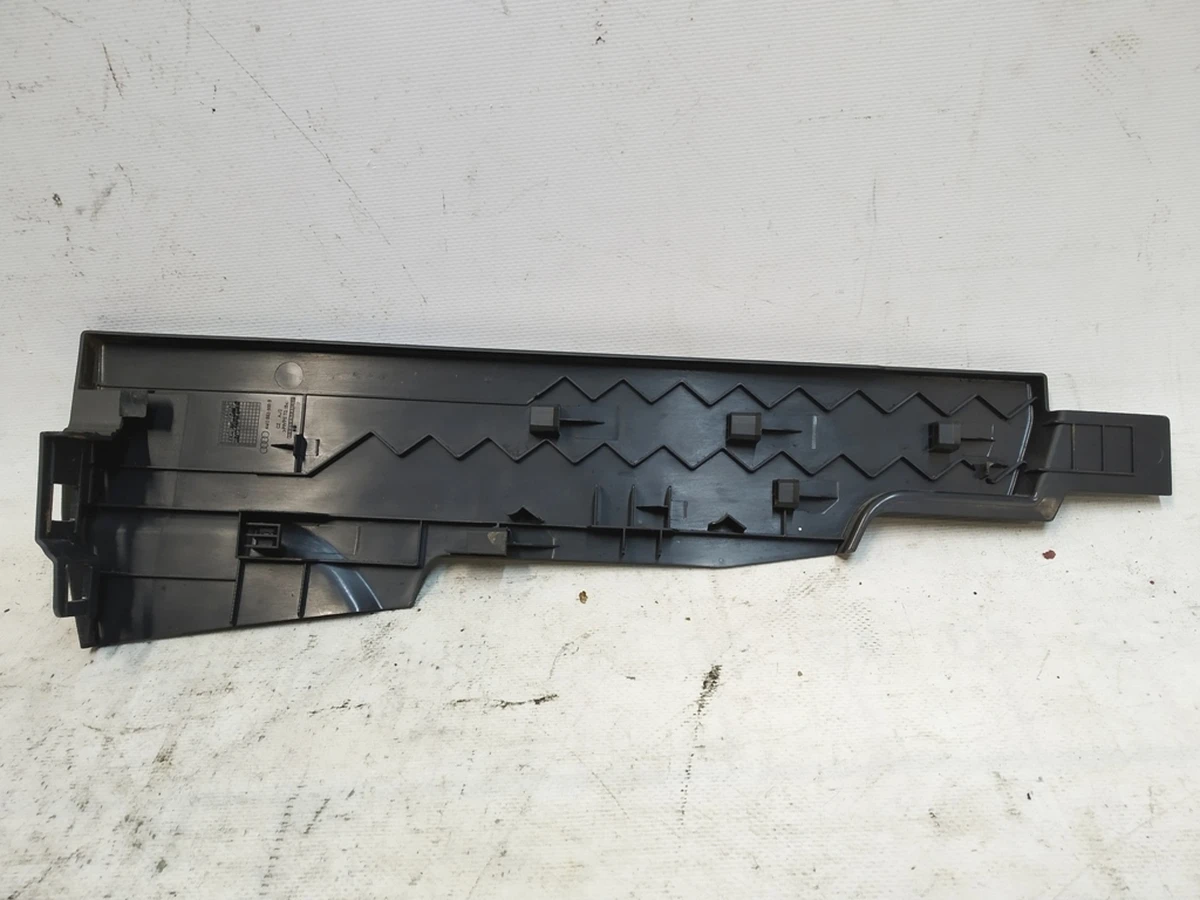 Накладка облицювання сидіння другого ряду ліва зовнішній Audi Q7 4M0883685B