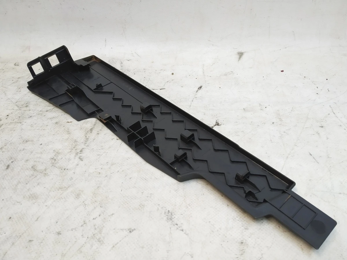 Накладка облицювання сидіння другого ряду ліва зовнішній Audi Q7 4M0883685B