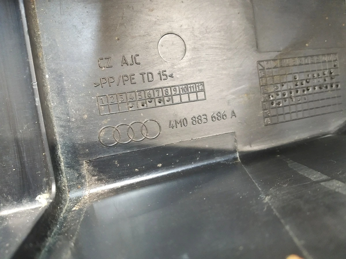 Trim inner slide second row seat Audi Q7 4M0883686A