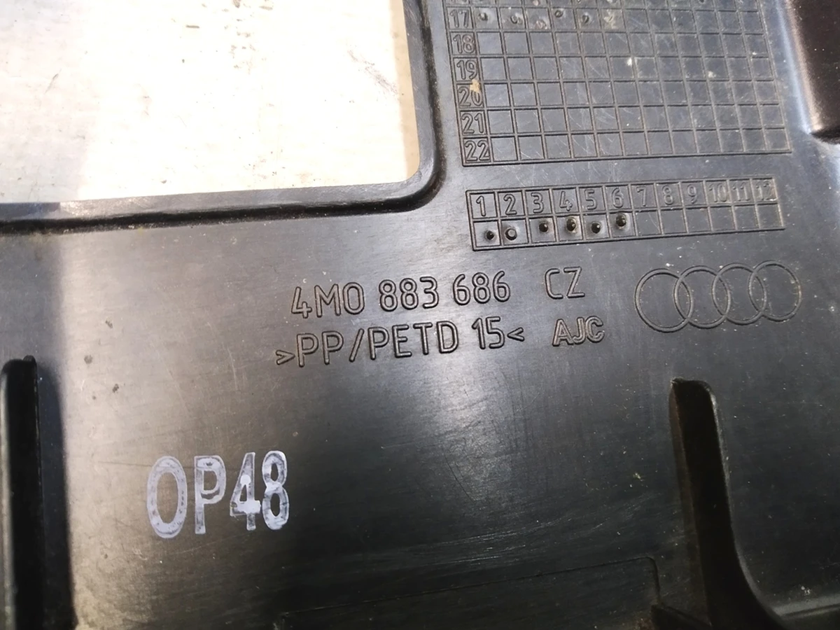 Pad outer slide seat second row Audi Q7 4M0883686