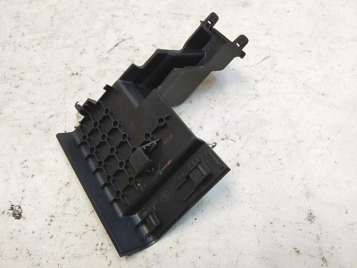 Накладка каркаса сидіння другого ряду внутрішня передня Audi Q7 4M0883689C