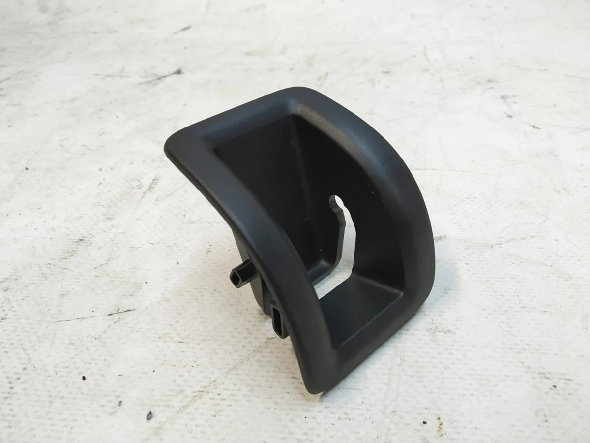 Направляющая опорной скобы крепления детского автокресла Isofix Audi Q7 4M0887233E