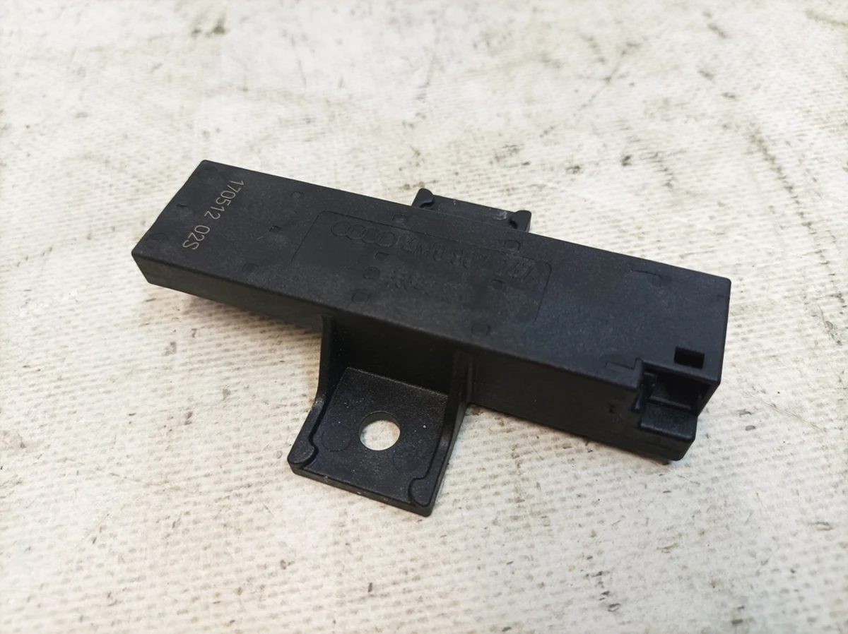 Антена системи санкційного доступу та пуску двигуна (KESSY) Audi Q7 4M0907247