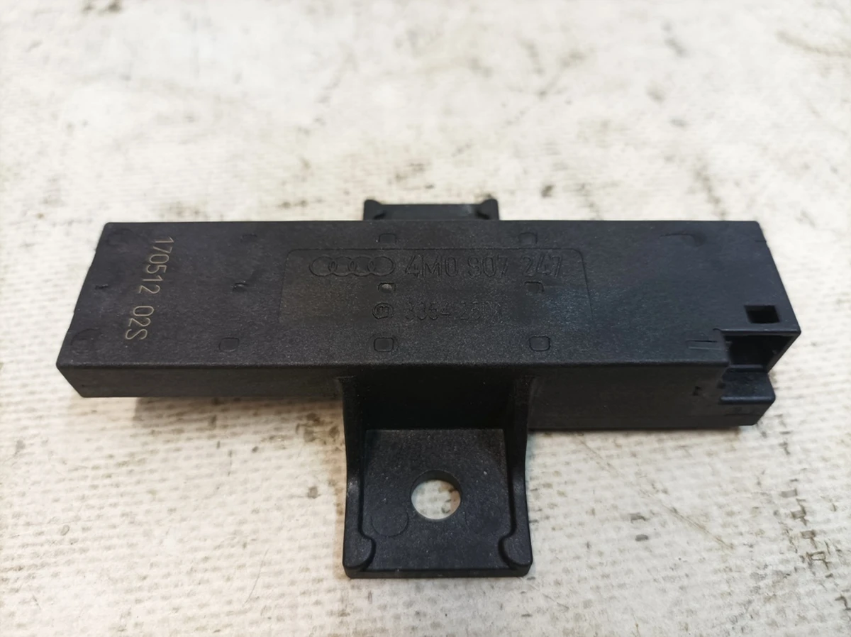 Антена системи санкційного доступу та пуску двигуна (KESSY) Audi Q7 4M0907247