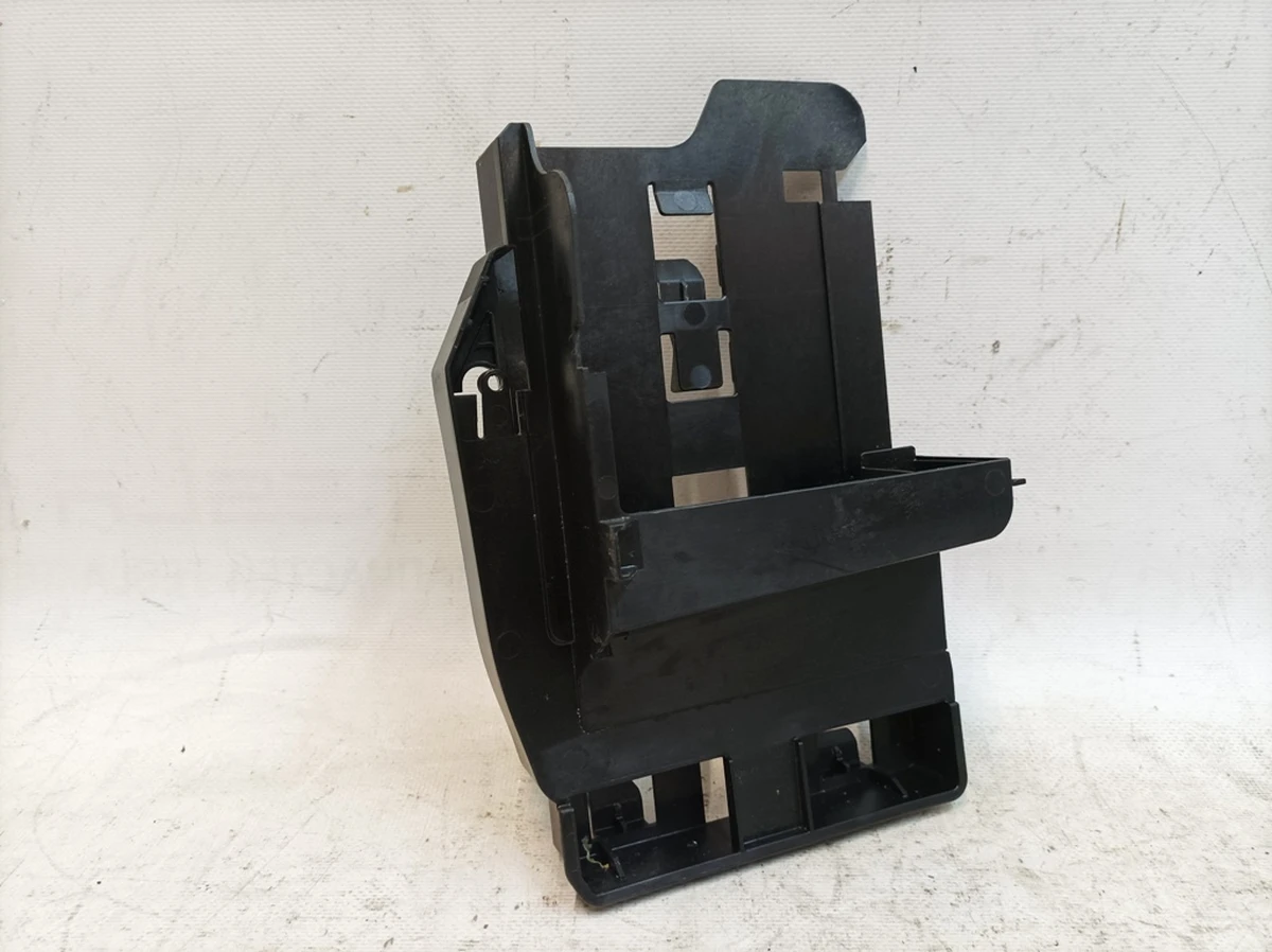 Крепление блока управления бортовой сети Audi Q7 4M0907286