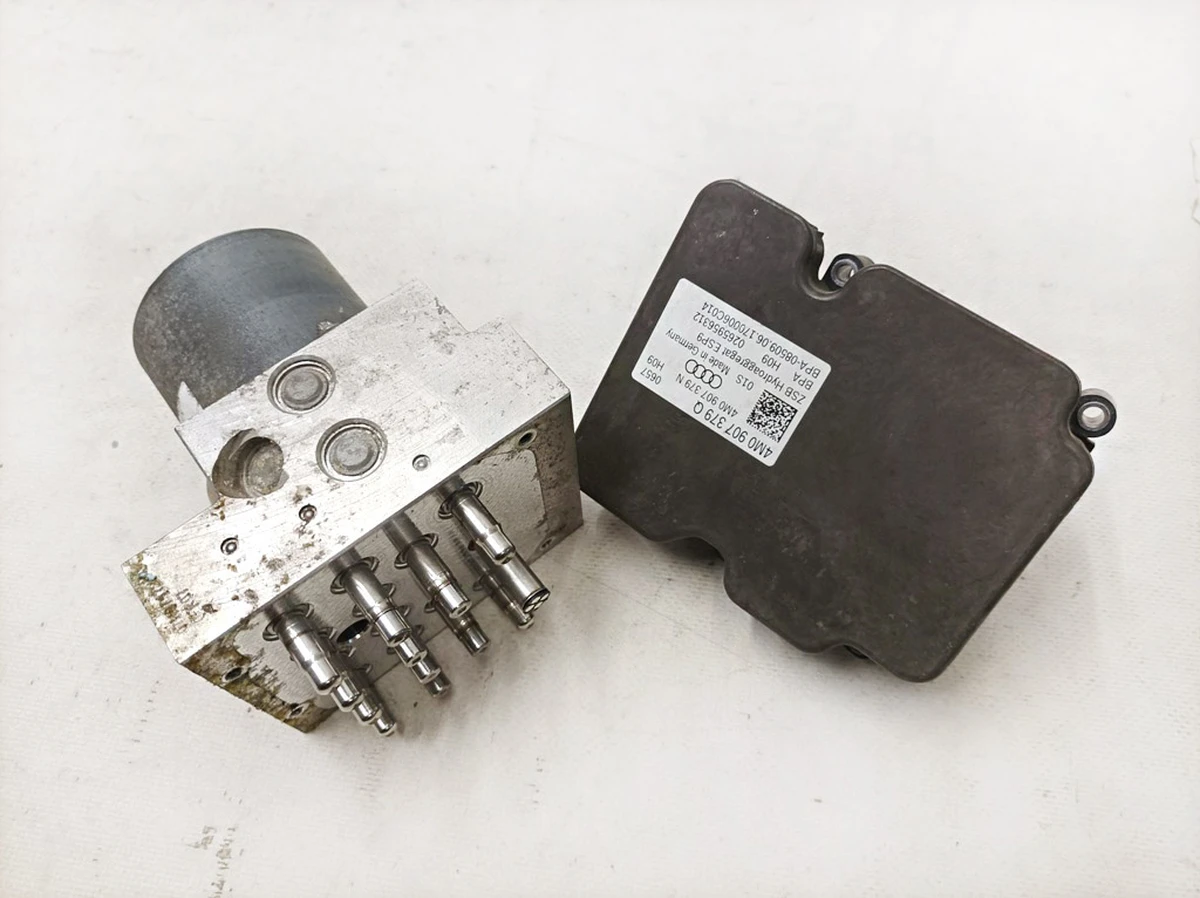 Блок керування ABS із пошкодженням Audi Q7 4M0907379Q