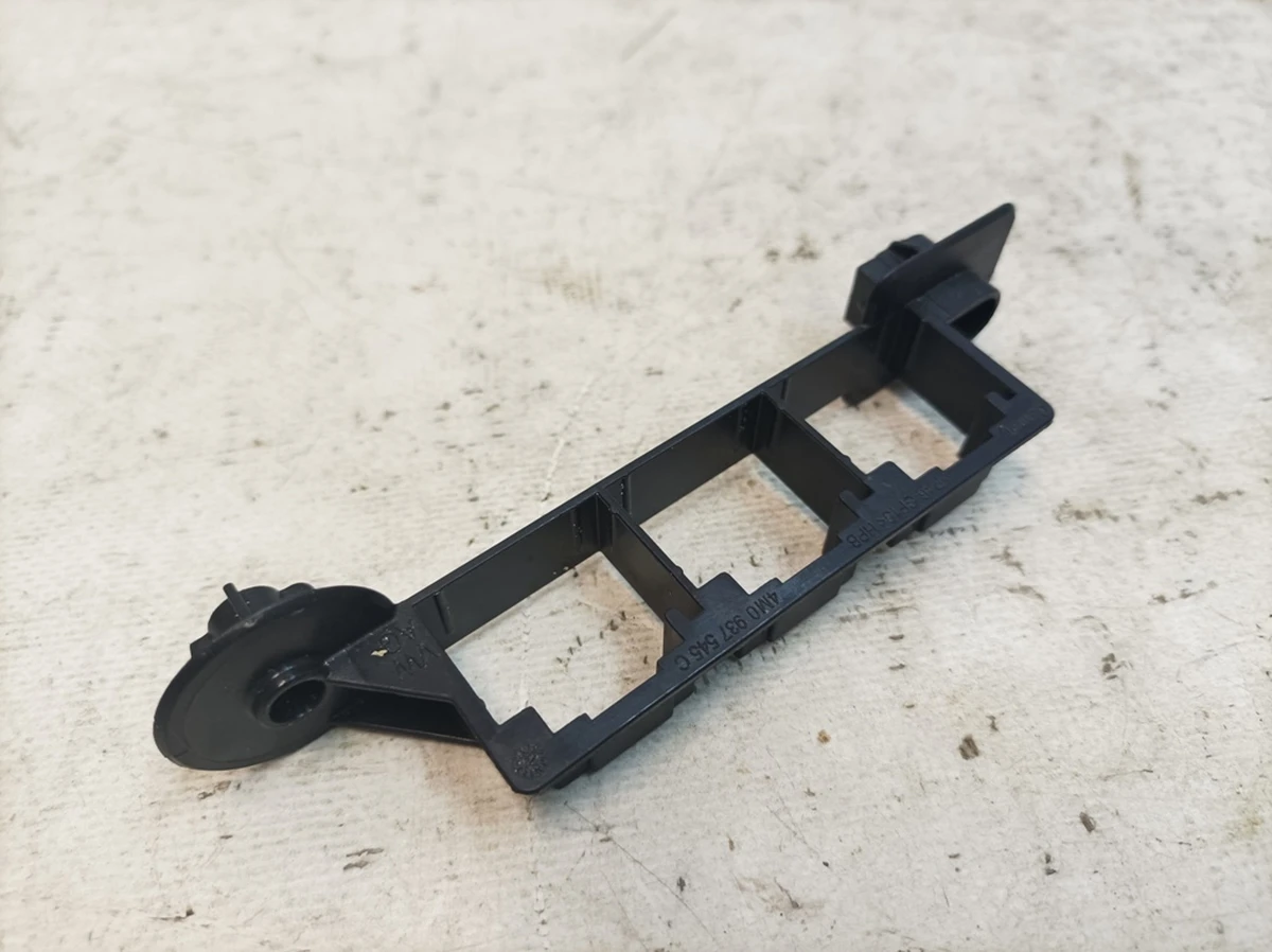 Bracket for connector housing pillar A Audi Q7 4M0937545C
