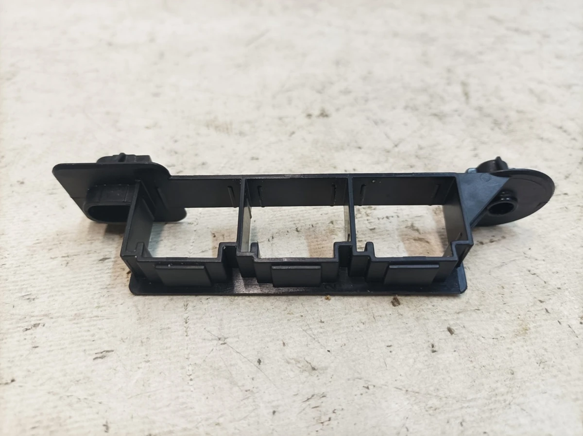 Bracket for connector housing pillar A Audi Q7 4M0937545C