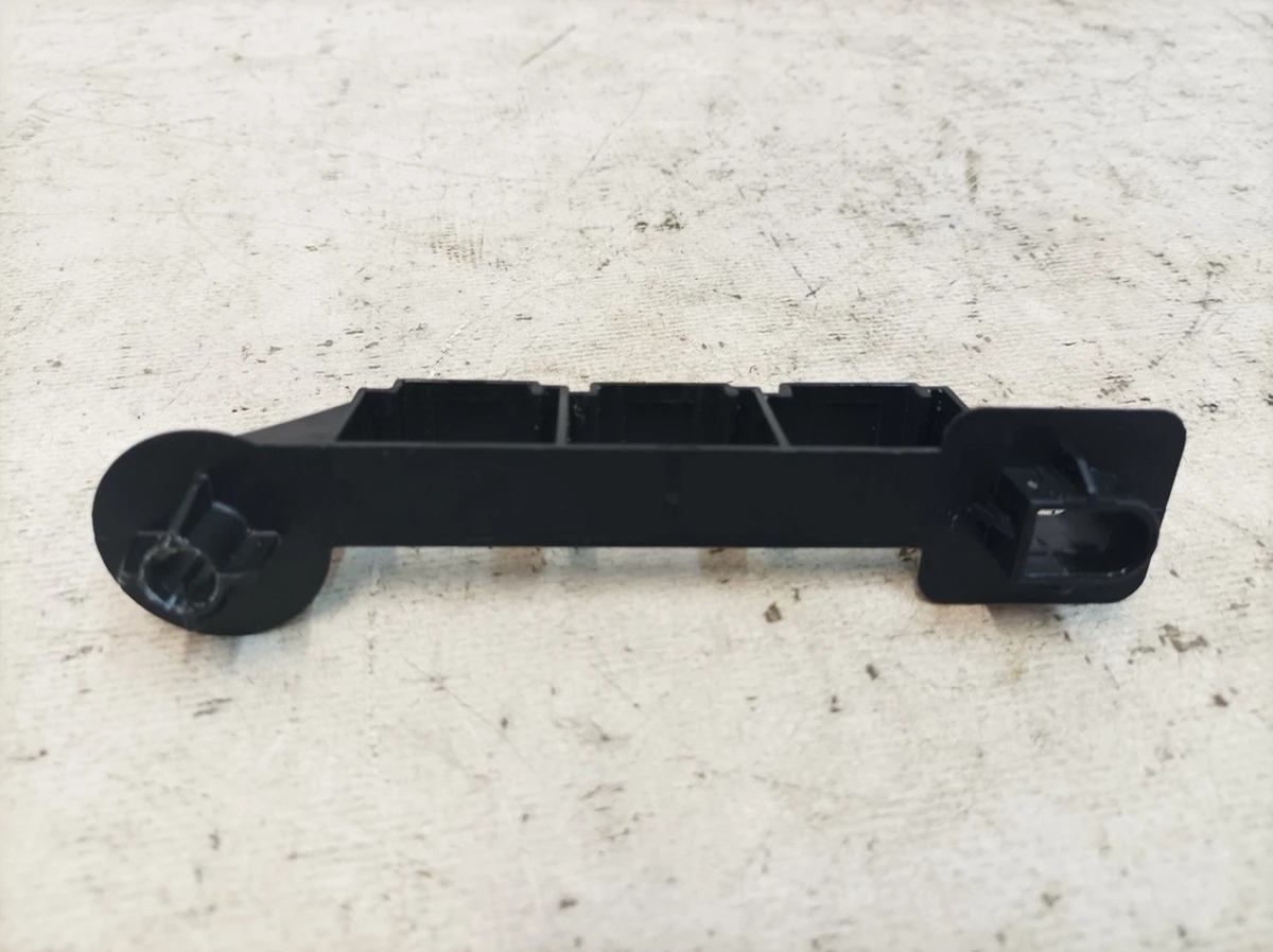 Bracket for connector housing pillar A Audi Q7 4M0937545C