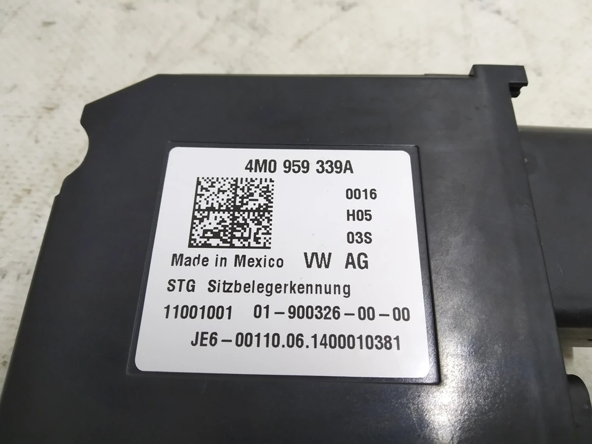 Блок управління розпізнавання зайнятості сидіння Volkswagen E-GOLF 4M0959339A