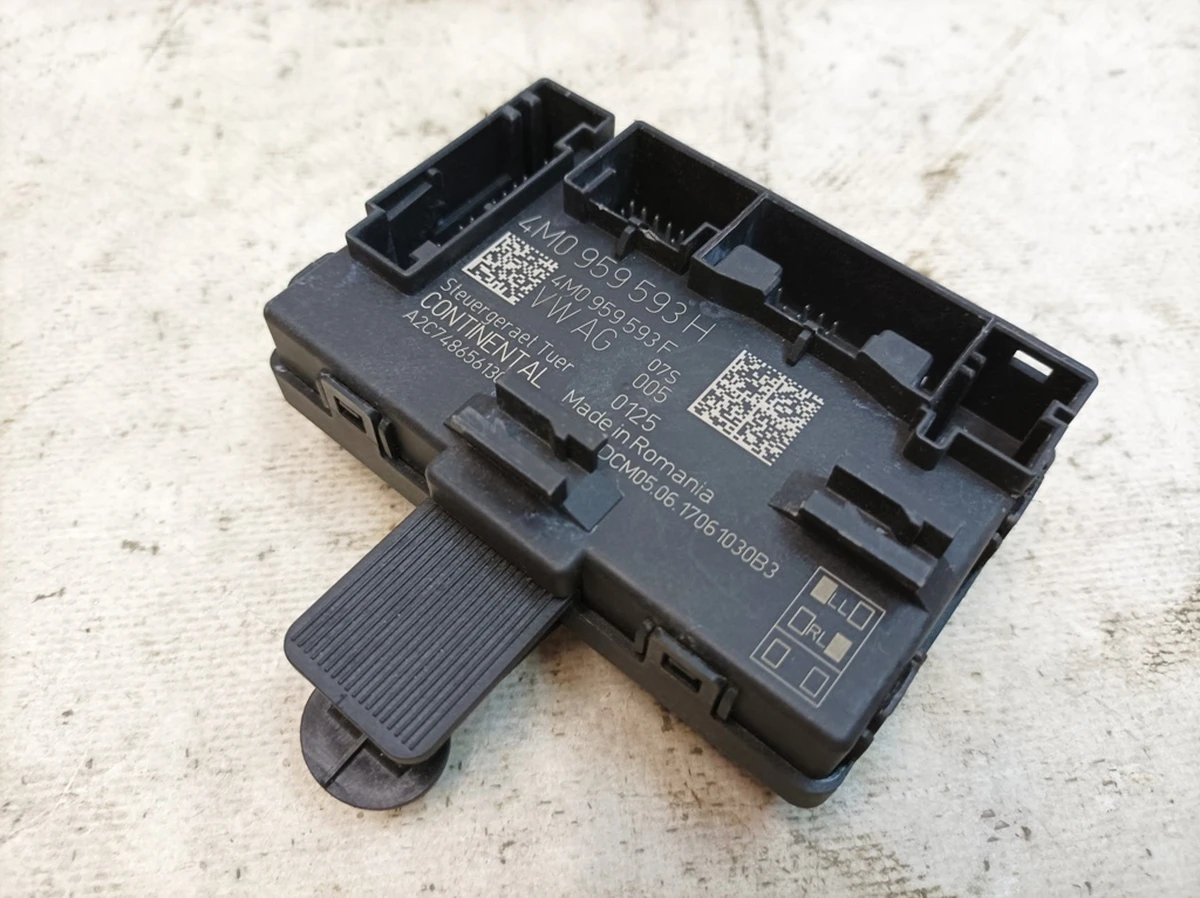 Блок керування дверей передньої водійської Audi Q7 4M0959593H