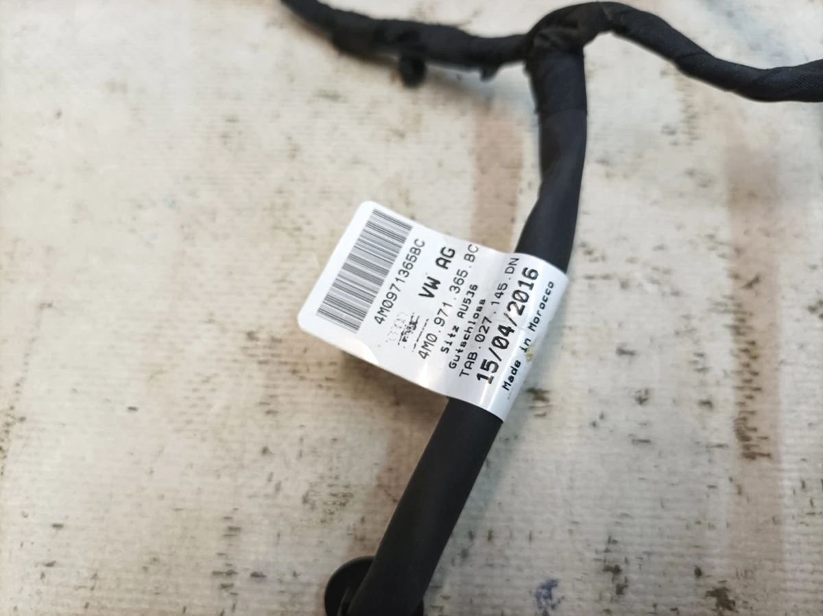 Электропроводка каркаса сиденья переднего правого с окисленными контактами Audi Q7 4M0971366ER