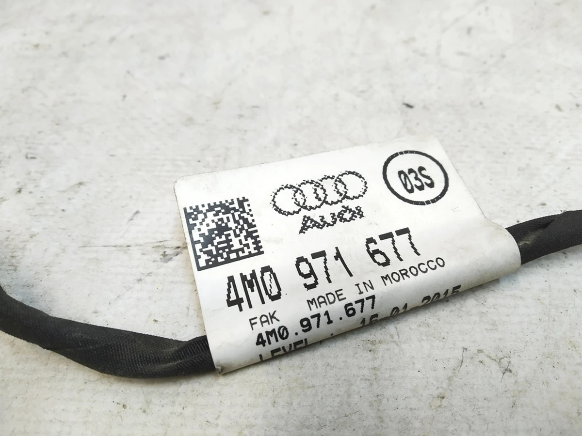 Кабель-адаптер датчика удару передній Audi Q7 4M0971677