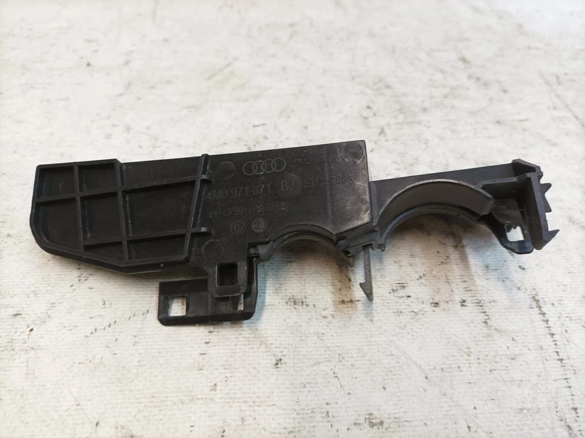 Bracket mounting right upper Audi Q7 4M0971871BJ