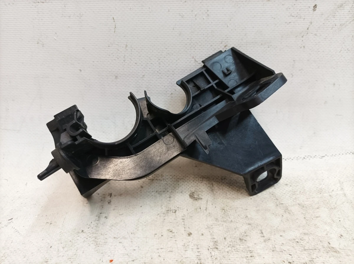 Кронштейн крепление правое нижнее Audi Q7 4M0971871BK