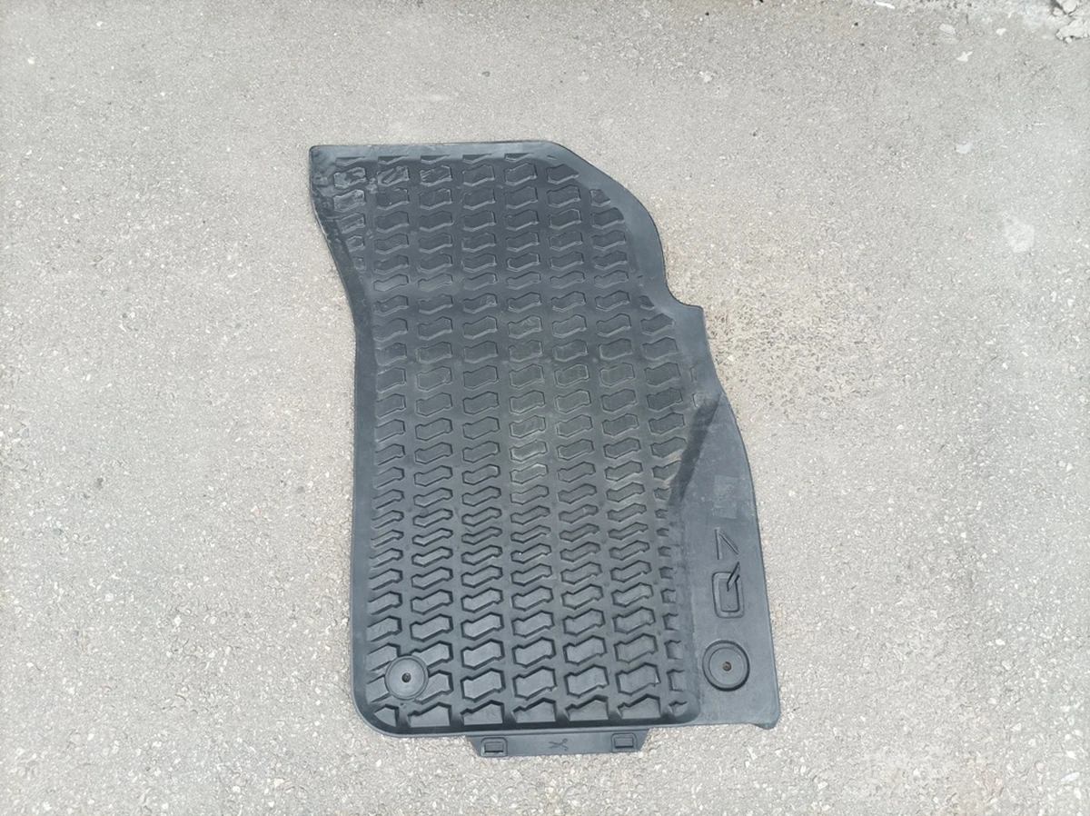 Коврик резиновый передний правый Audi Q7 4M1061501