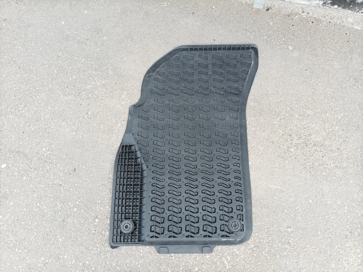 Коврик резиновый передний правый Audi Q7 4M1061501