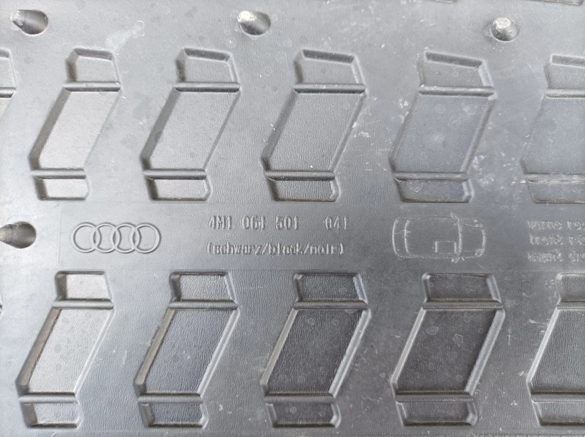 Коврик резиновый передний правый Audi Q7 4M1061501