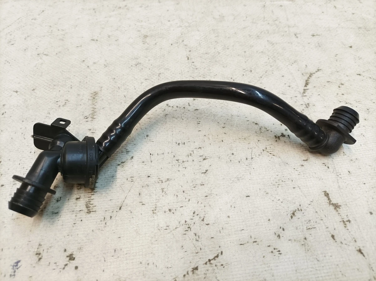 Трубка вакуумная с обратным клапаном Audi Q7 4M1611931E