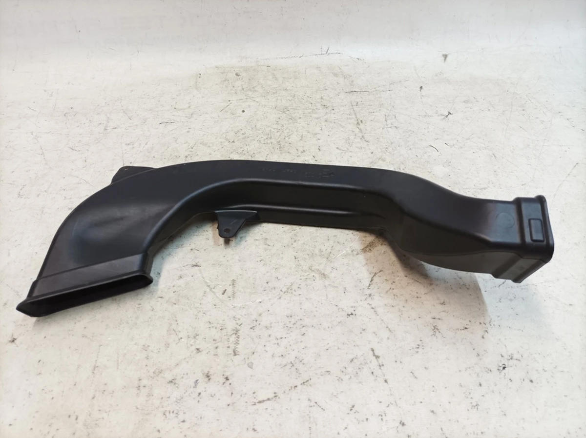 Воздуховод передний правый пассажирский Audi Q7 4M1819656B