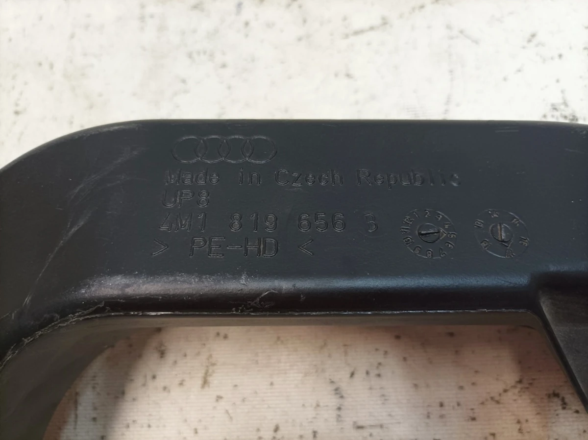 Воздуховод передний правый пассажирский Audi Q7 4M1819656B