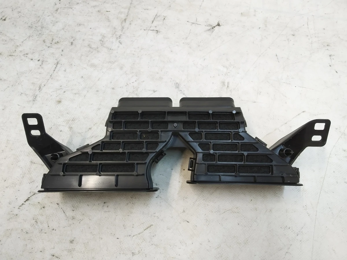 Повітропровід кліматичної установки передньої панелі (торпедо) центральний Audi Q7 4M1819723B