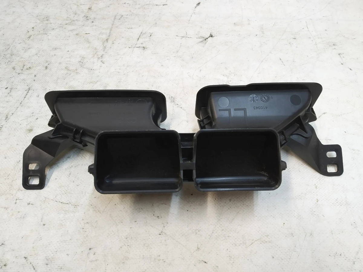 Повітропровід кліматичної установки передньої панелі (торпедо) центральний Audi Q7 4M1819723B