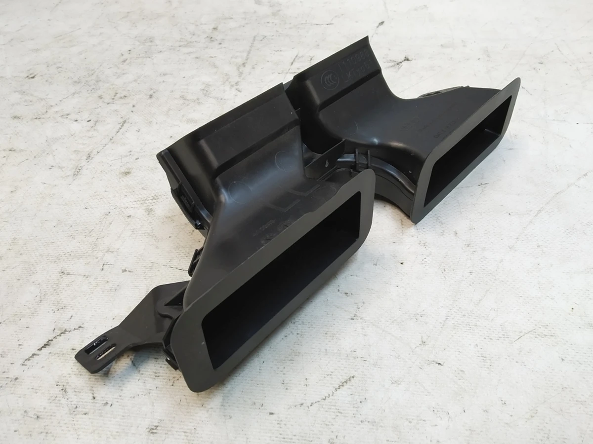 Повітропровід кліматичної установки передньої панелі (торпедо) центральний Audi Q7 4M1819723B