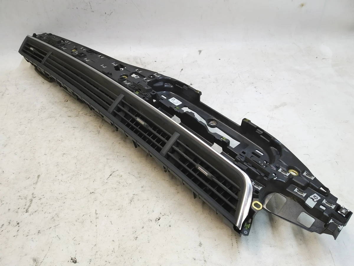 Дефлектор передней панели (торпедо) основной с повреждением Audi Q7 4M1820902AC