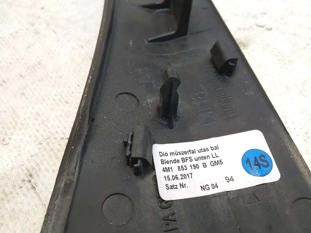 Накладка передньої панелі (торпедо) GM5 opex Audi Q7 4M1853190B