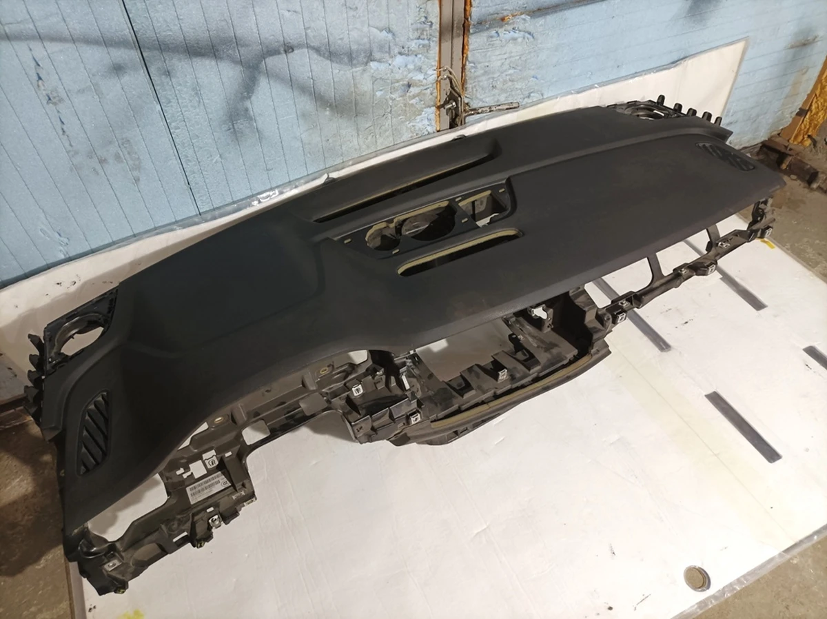 Панель приладів з повітроводом (торпедо) Audi Q7 4M1857001AB