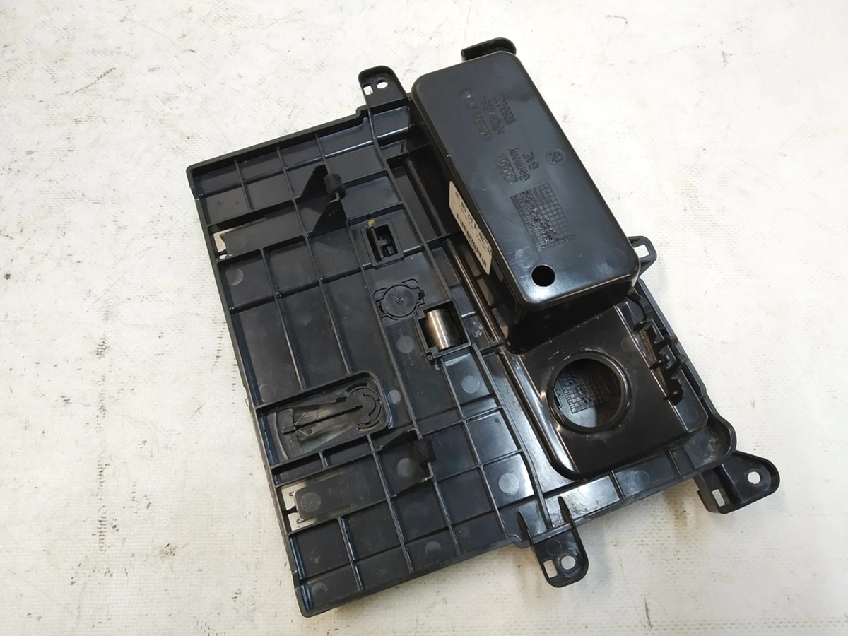 Пепельница центральной консоли в сборе Audi Q7 4M1863273B