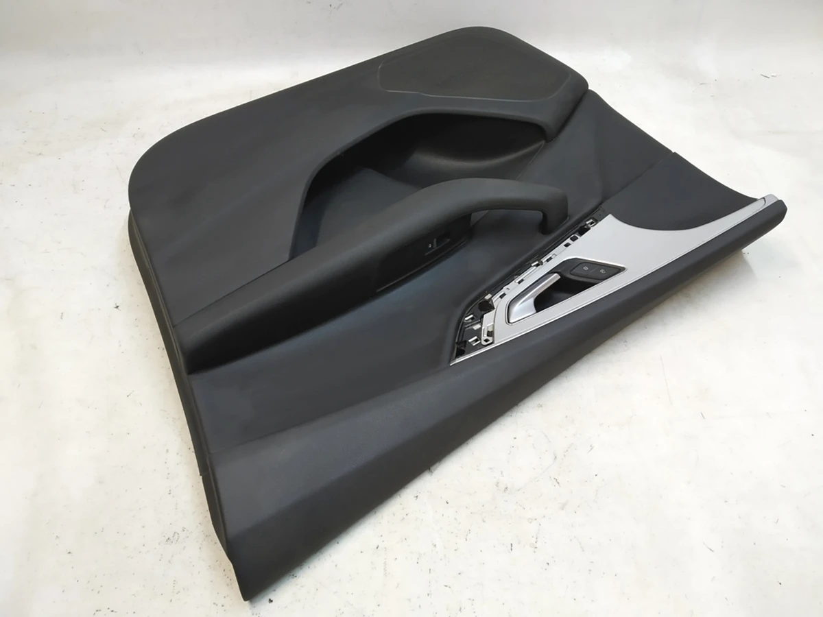 Карта дверей передньої правої (штучна шкіра) у зборі без динаміка Audi Q7 4M0867104B