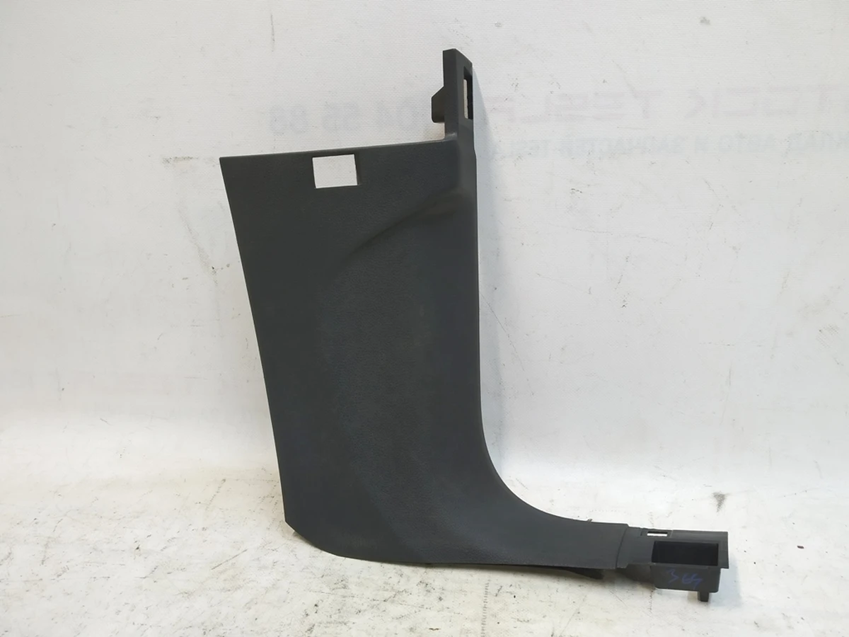 Облицювання стійки А нижня права Audi Q7 4M1867272C