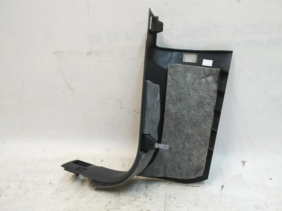 Облицювання стійки А нижня права Audi Q7 4M1867272C