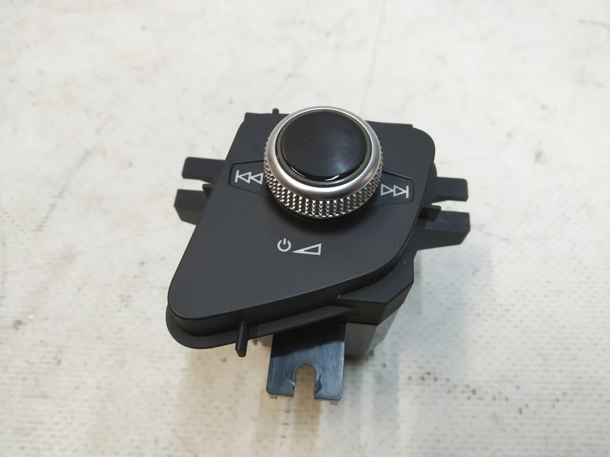 Панель керування для регулювання гучності Audi Q7 4M1919616B